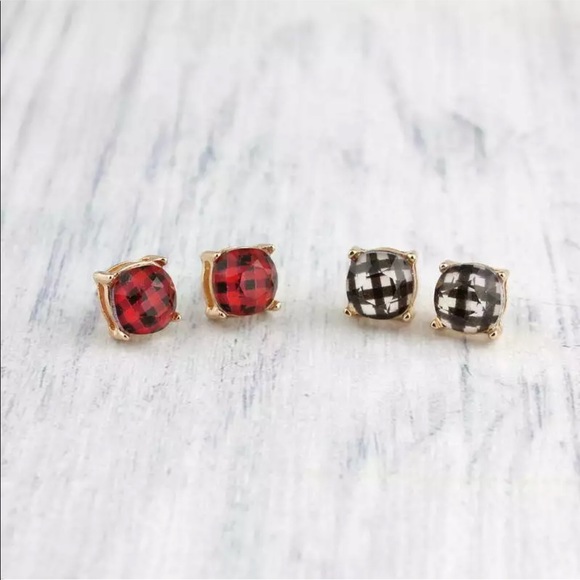 Modest Stud Earrings in Black & White - Picture 4 of 4